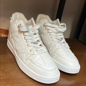 WHITE HIGH TOP TENNIS SHOES